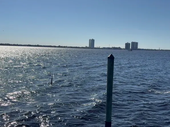 1058 Old Bridge Rd #1042, North Fort Myers, FL 33917