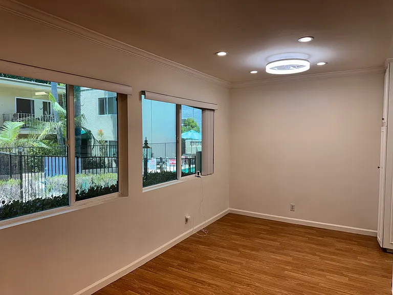 1280 S Barrington Ave #10 — Photo 19