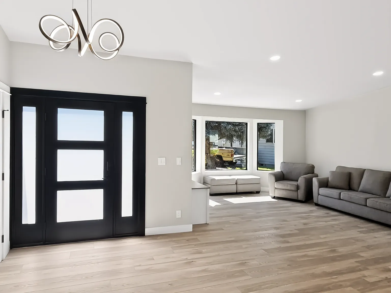 3 bed, 2216 sqft, $3,295 — Photo 3