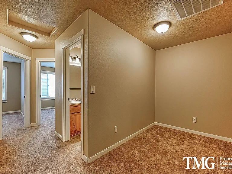 9807 NE 76th Way — Photo 17