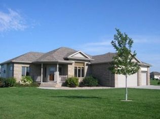 112 Sandbar Ln, Phillips, NE 68865