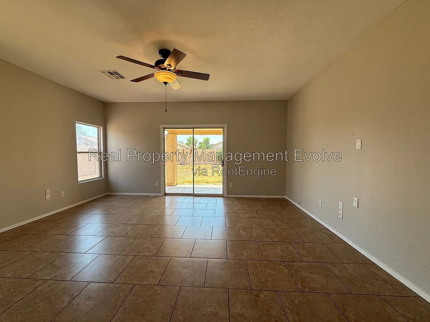 3 bed, 2.0 bath, 1378 sqft, $1,795 — Photo 3