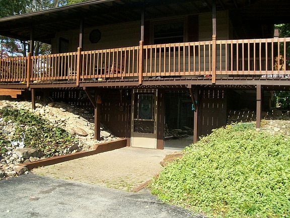 Downstairs entrance/ handica