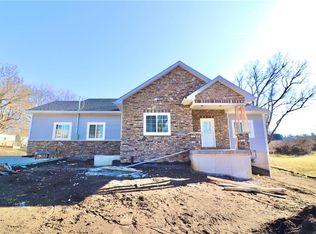 1427 E Creston Ave, Des Moines, IA 50320