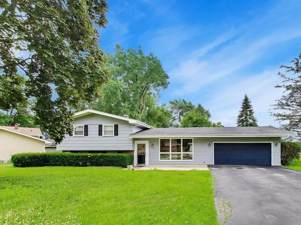 2401 E Thornwood Dr, Lindenhurst, IL 60046
