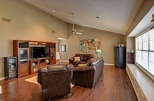 5th image of 9204 Timber Knoll Dr