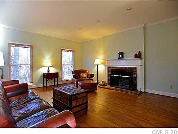 4th image of 2816 Wimbledon Dr