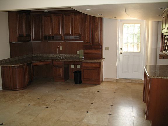 4th image of 2760 Valleywood Dr