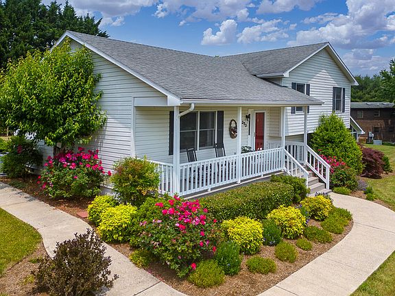 2nd image of 333 Mount Vista Dr