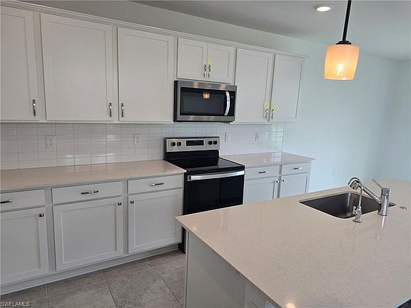 4th image of 1437 Weeping Willow CT