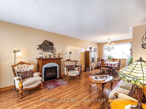 5th image of 17 Huron Dr