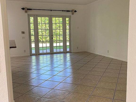 3rd image of 701 Sunflower Cir