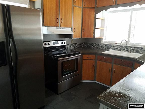 3rd image of 2134 E East St