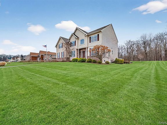 3rd image of 75 Luthien Forest Road