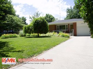 4511 Hill Dr, Lincoln, NE 68510