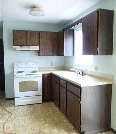5th image of 832 & 834 Loomis Ave