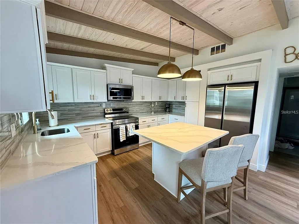 2 bed, 1.0 bath, 756 sqft, $2,600 — Photo 2