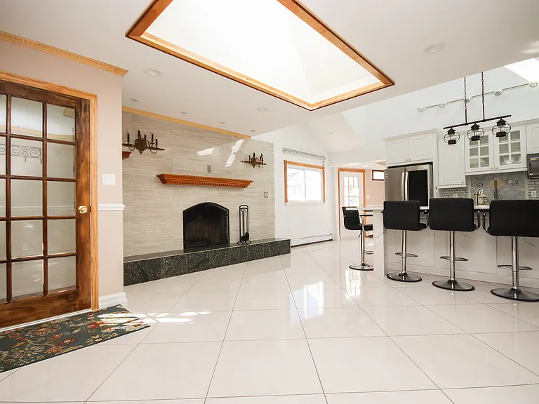 21 Silber Ave — Photo 2