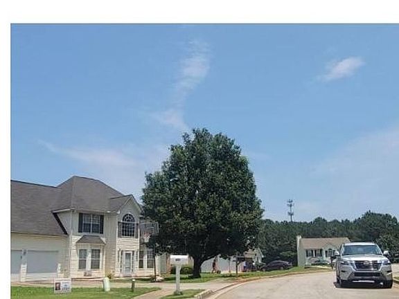 Exterior Neighborhood (street photo)