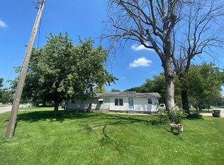 214 S 7th St, Mulberry Grove, IL 62262