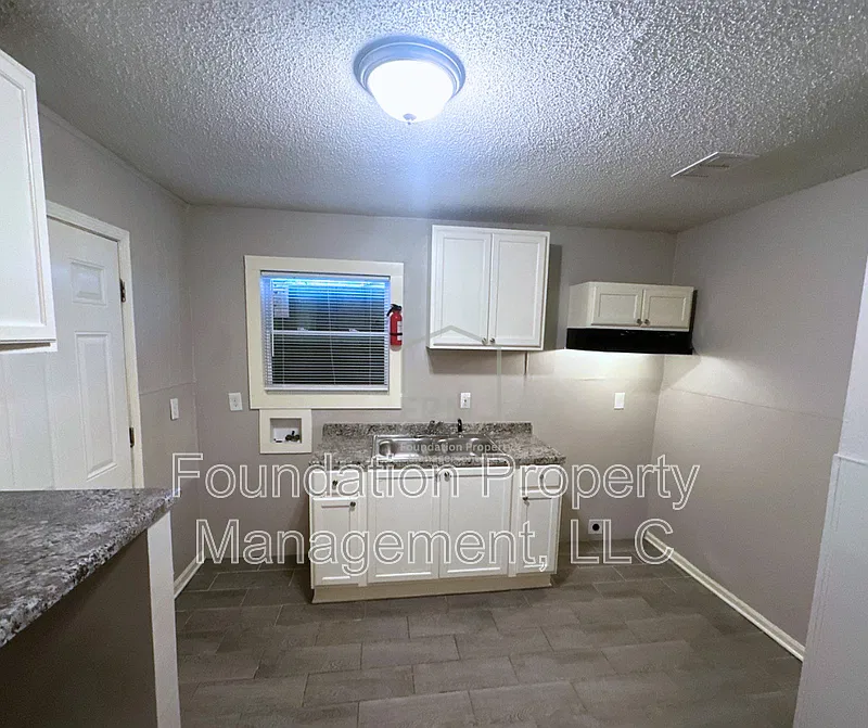 3 bed, 1.0 bath, 881 sqft, $825 — Photo 4