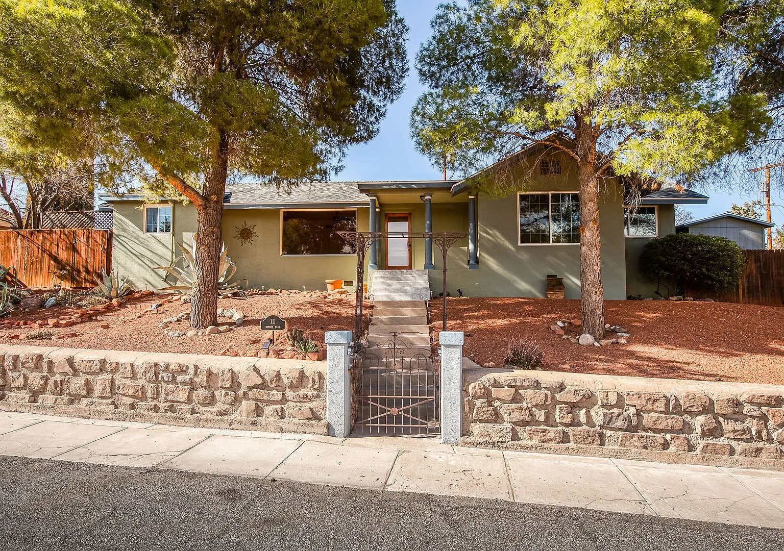 Stunning Turn of the 20th Century Home in Clarkdale - Unfurnished, 1-year long-term rental — Photo 1