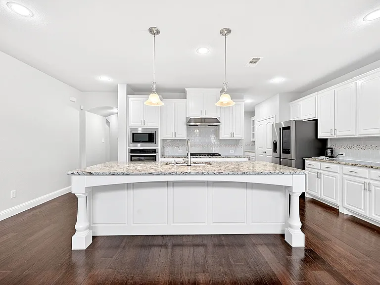 15608 Governors Island Way — Photo 3