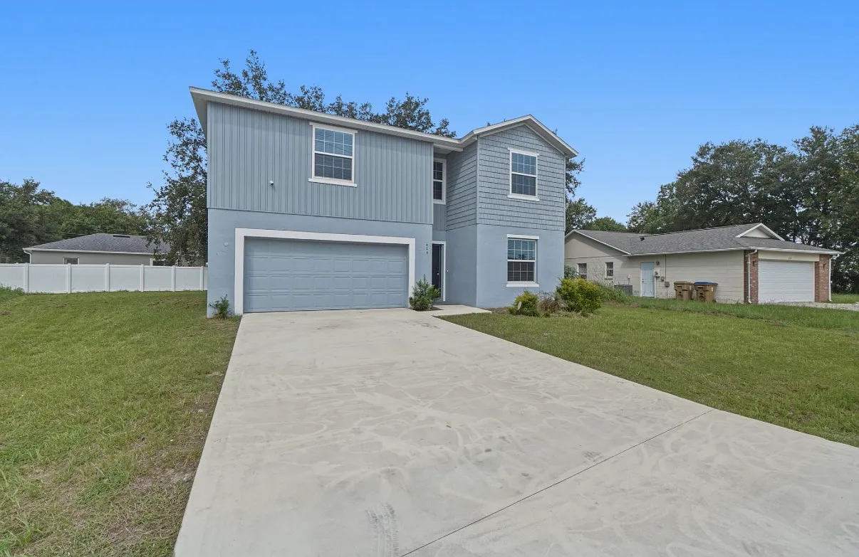 4 bed, 2.5 bath, 2284 sqft, $2,698 — Photo 2