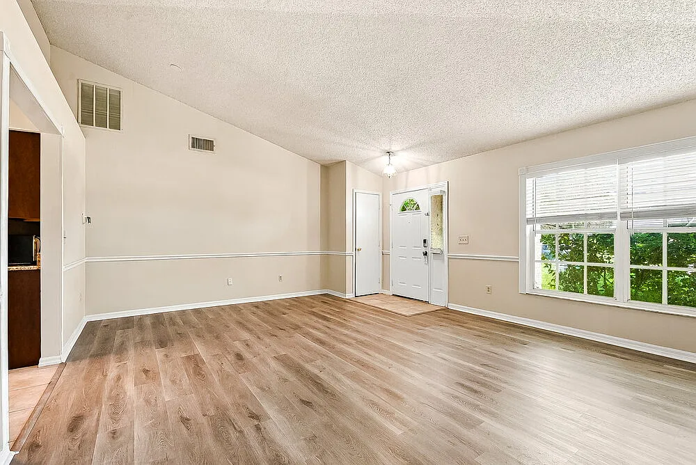 3 bed, 2.0 bath, 1457 sqft, $2,285 — Photo 4