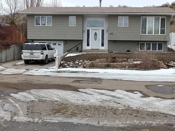 201 Juniper Ave, Glendive, MT 59330