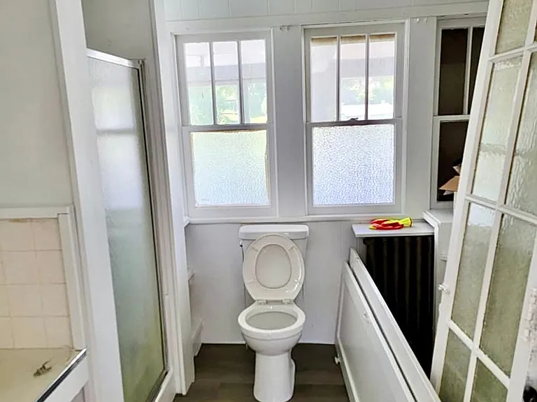 387 E Howard St — Photo 10