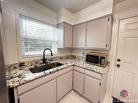3rd image of 140 N Richmond