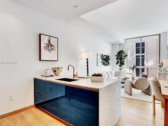 5th image of 2655 S Bayshore Dr #1008
