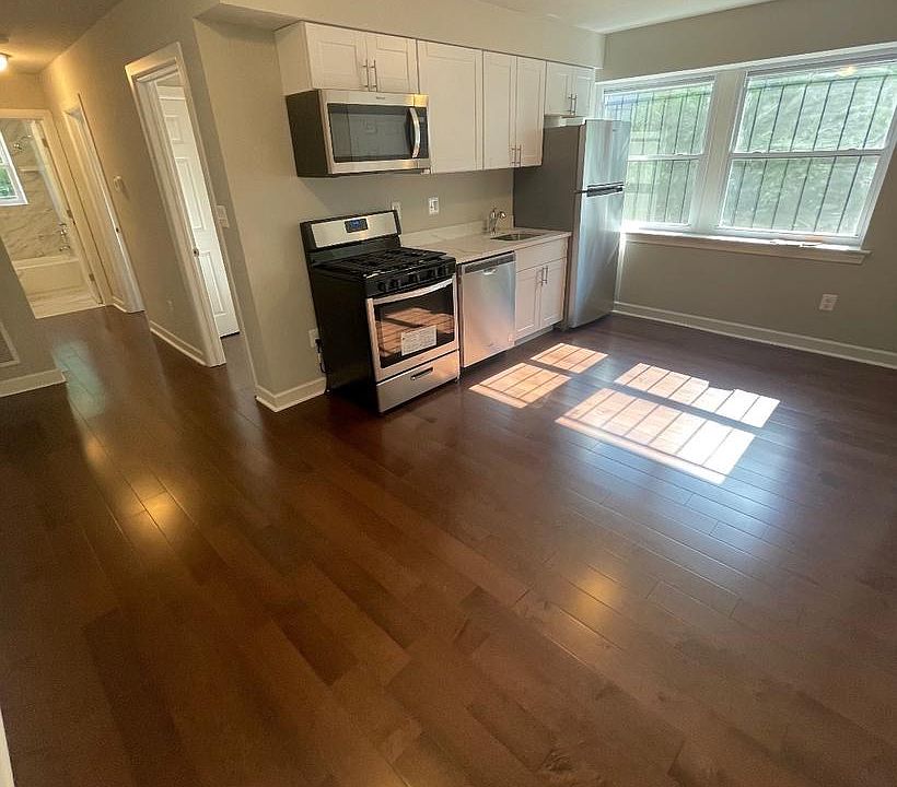 1st image of 52 Forrester St SW