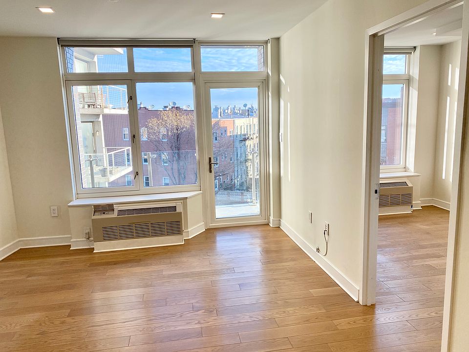 1st image of 544 Manhattan Ave APT 4C