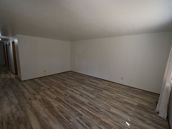 3rd image of 113 W Dolan Ave