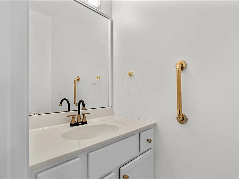 114 Heatherstone Dr #1 — Photo 35