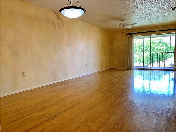 5th image of 2619 Woodgate Ln