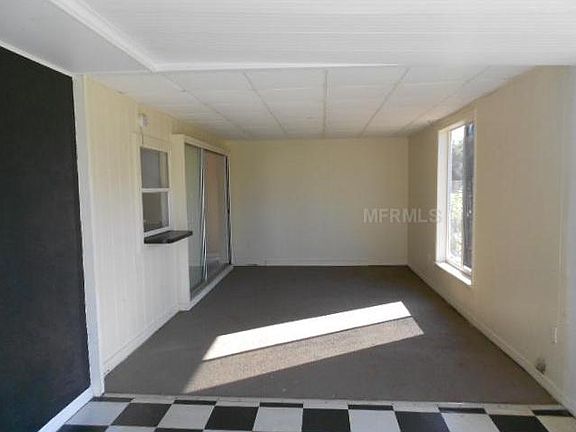 5th image of 10529 Vanessa Ave