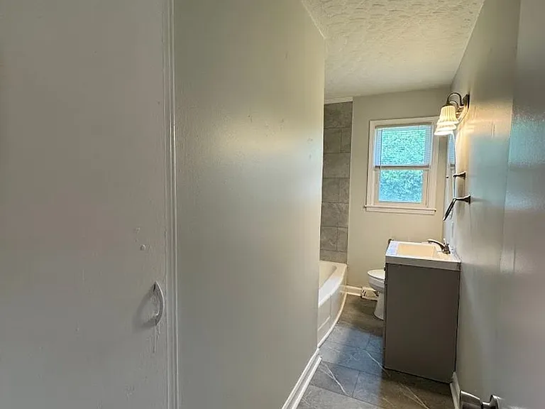 127 Lawrence St — Photo 16