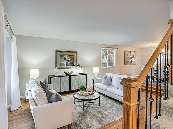5th image of 640 Kalmia Court NW