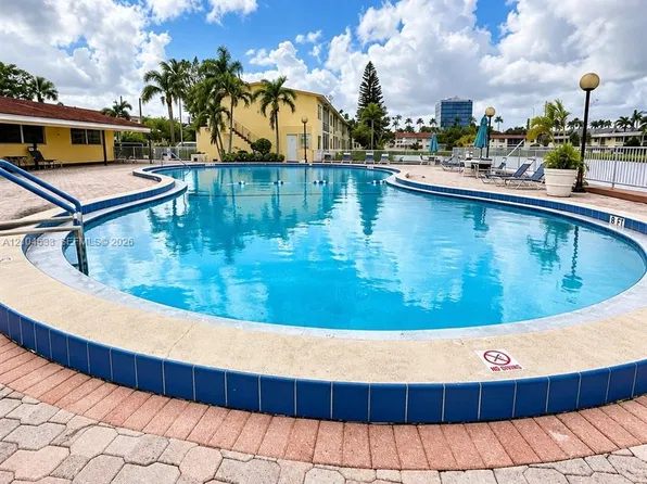 2800 NE 203rd St APT 3, Aventura, FL 33180