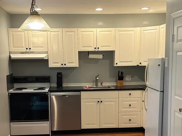 145 Carriage Path S #145, Milford, CT 06460
