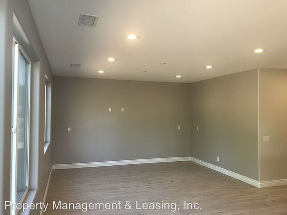 3rd image of 1145 Greenbush Ln