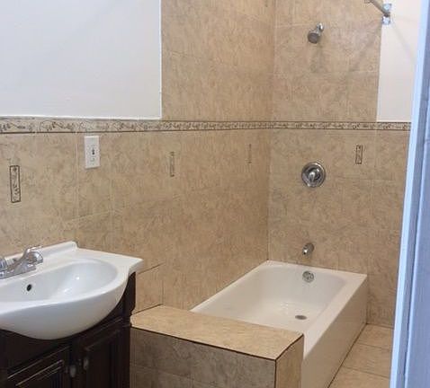 5th image of 3709 Barnes Ave #2