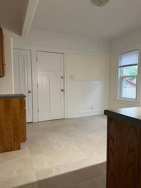 3 bed, 1.0 bath, $1,400 — Photo 3