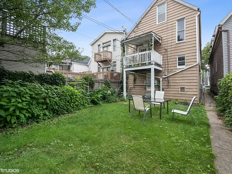 1747 W Newport Ave — Photo 15