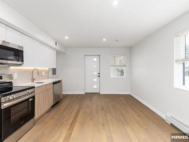 30 Franklin Pl #1 — Photo 3