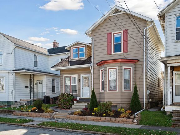 4th image of 60 Maple Ave