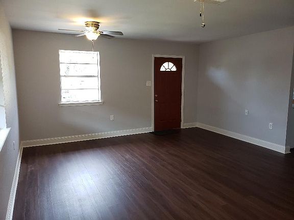 3rd image of 646 Urbandale St